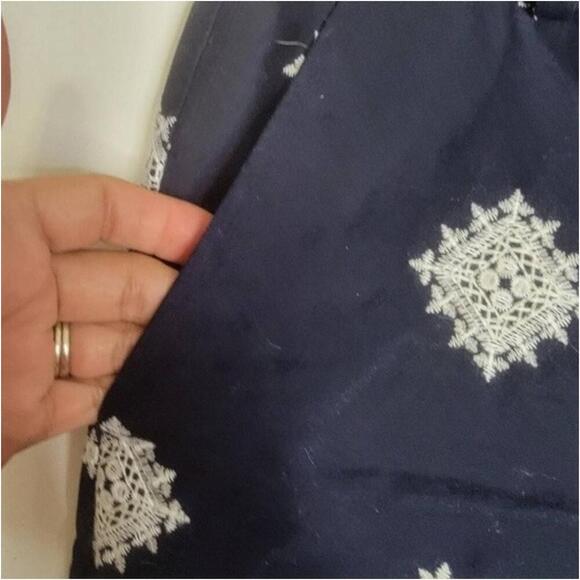 LOFT Blue White Embroidered Bermudas Shorts Side Pockets Size 2 - Picture 4 of 9